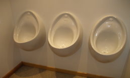 nice clean urinals!02